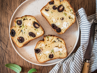 Cake salé olive et feta {recette végétarienne}