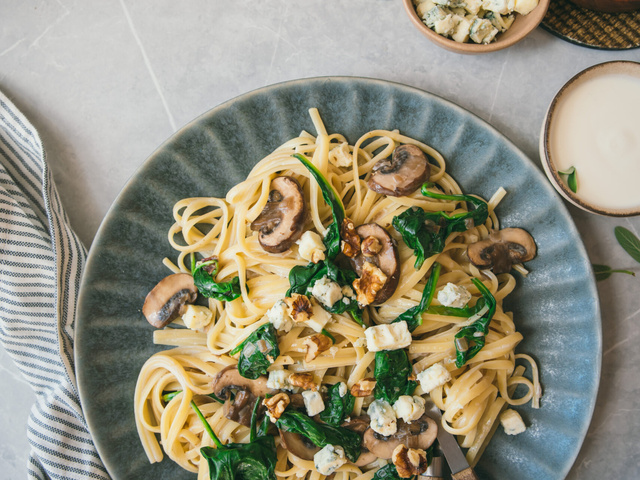 Pâtes crémeuses au miso et aux champignons