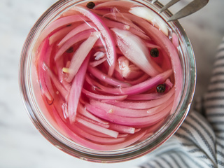 Pickles d’oignon rouge {recette maison}