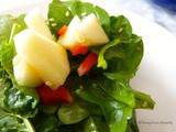 Salade d’épinards aux poivrons et pommes – Vegan