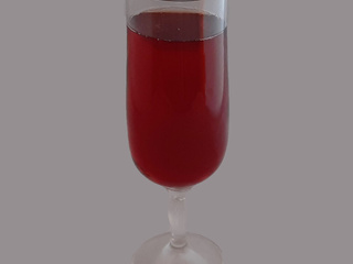 Kir Breton. Une recette de boisson au cidre et crème de cassis