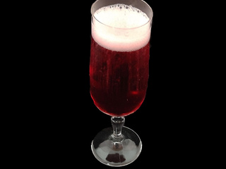 Kir royal. Une recette de boisson au champagne et à la crème de cassis de Dijon