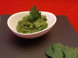 Pesto de feuilles de céleri-branche. Une recette économique et anti-gaspillage