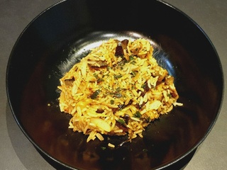 Riz frit au gaji-namul (aubergines marinées au soja) et sa sauce kimchi pimentée