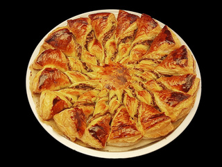 Tarte du soleil au pesto à l’ail des ours. Une recette pour l’apéritif
