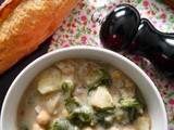 Test du dimanche : la soupe aux épinards, aux pois chiches et à l’ail du livre Les 200 meilleures recettes de la cuisine végétarienne